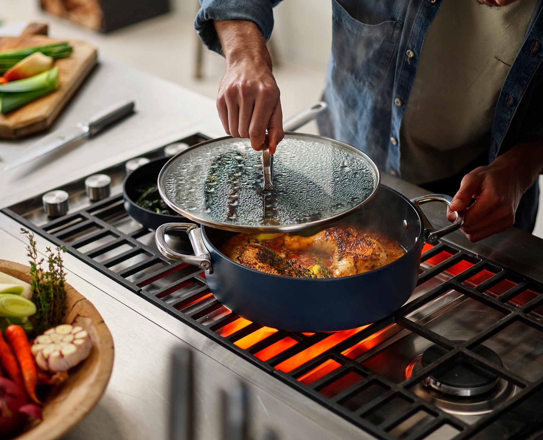Space™ 28cm Non-stick Shallow Blue Casserole Pan & Lid - 45046 - Image 4