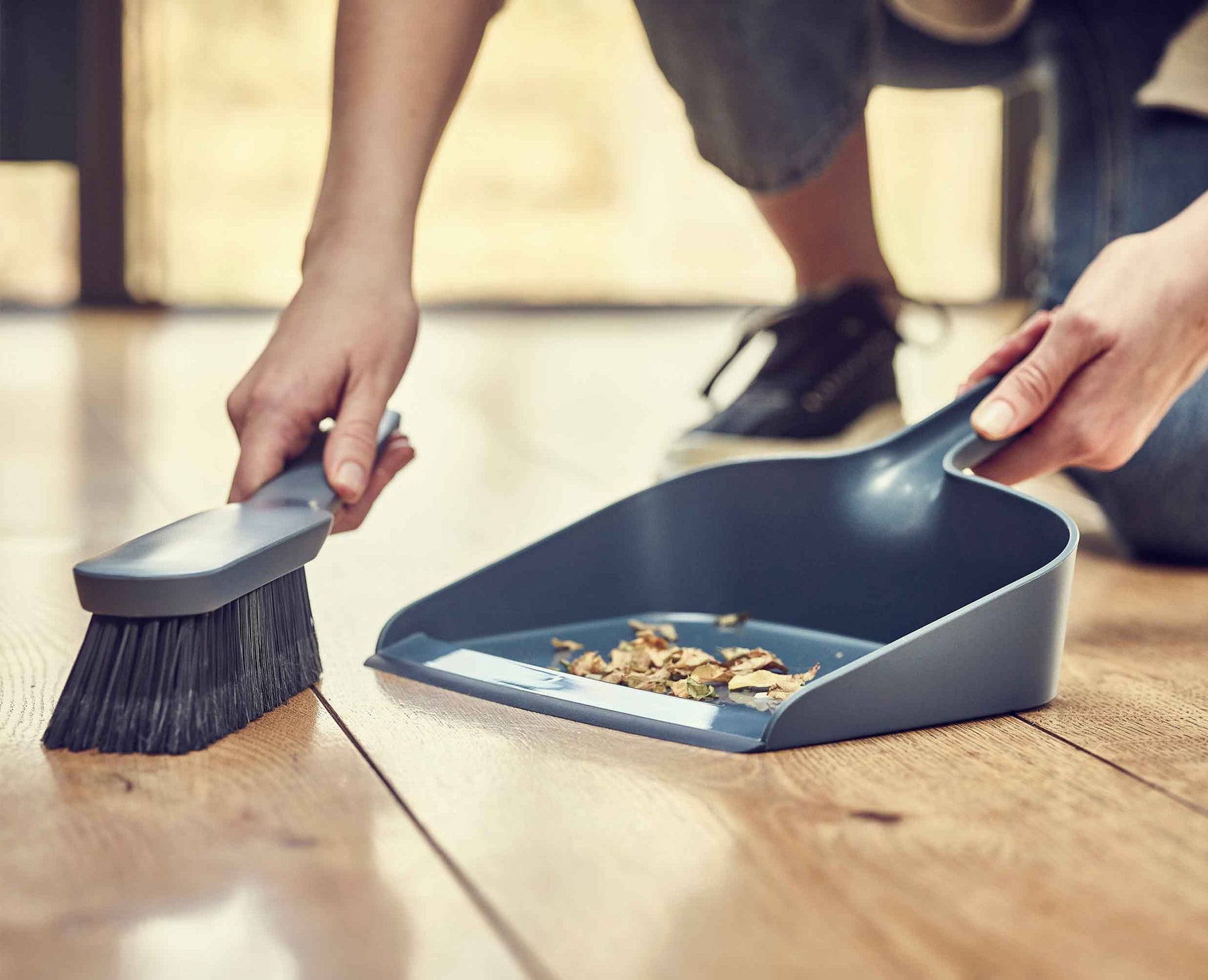 CleanStore Wall-mounted Dustpan and Brush - 60221 - Image 4