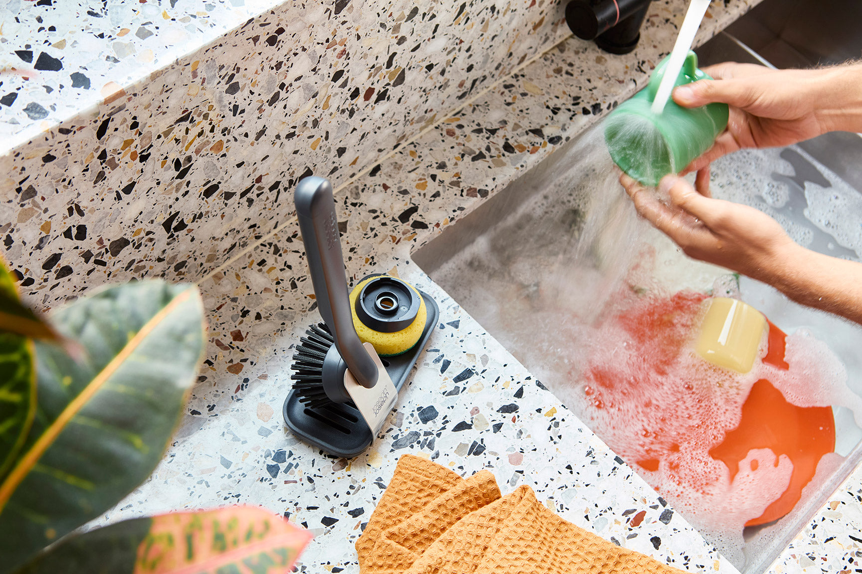 SinkTech™ Washing Up Brush & Sponge Set with Steel Stand