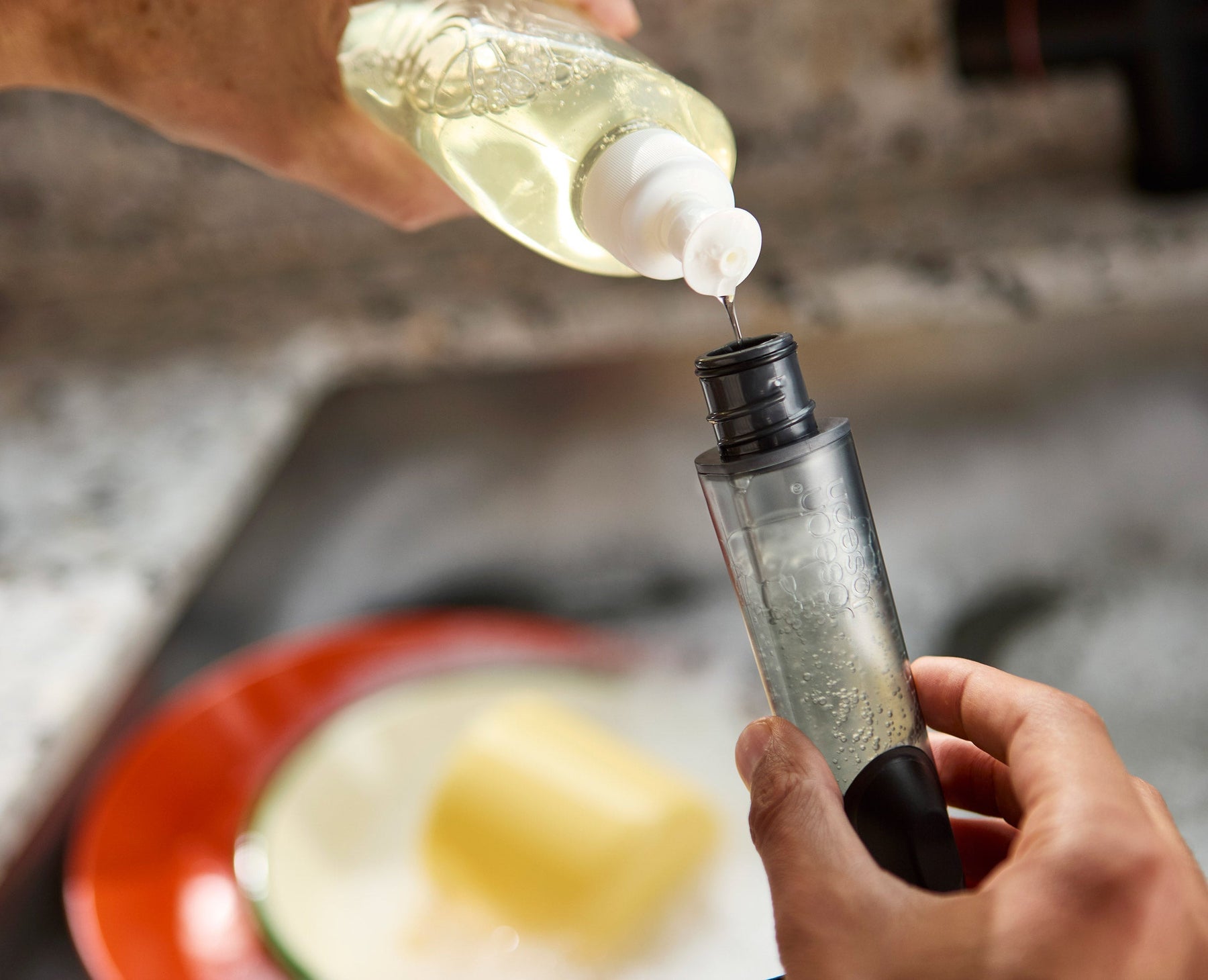 SinkTech™ Soap Dispensing Washing-Up Brush with Replacement Head & Extra Heads