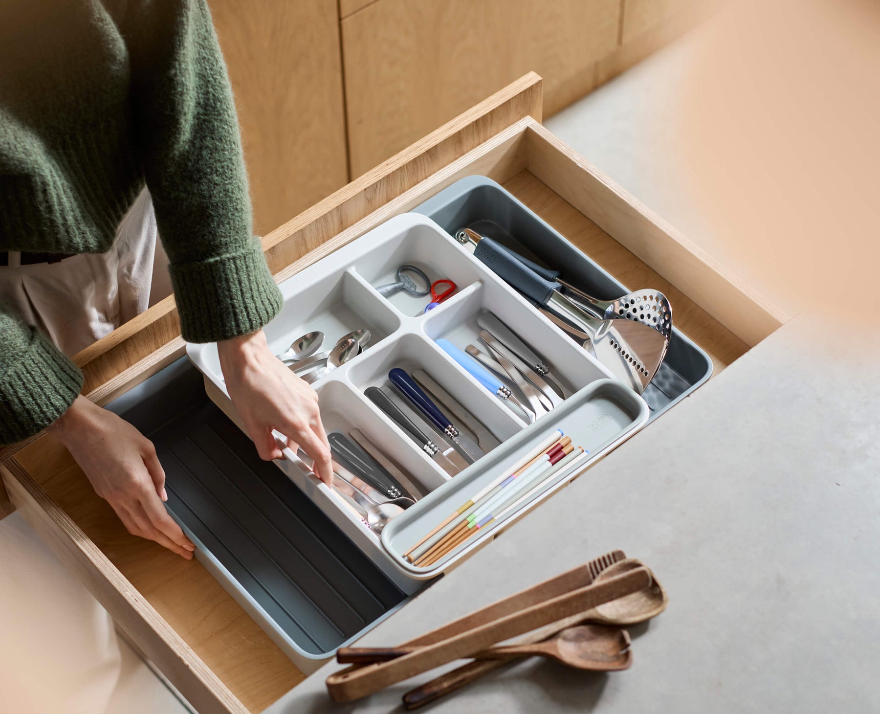 DrawerStore™ Expanding Cutlery, Utensil & Gadget Organiser