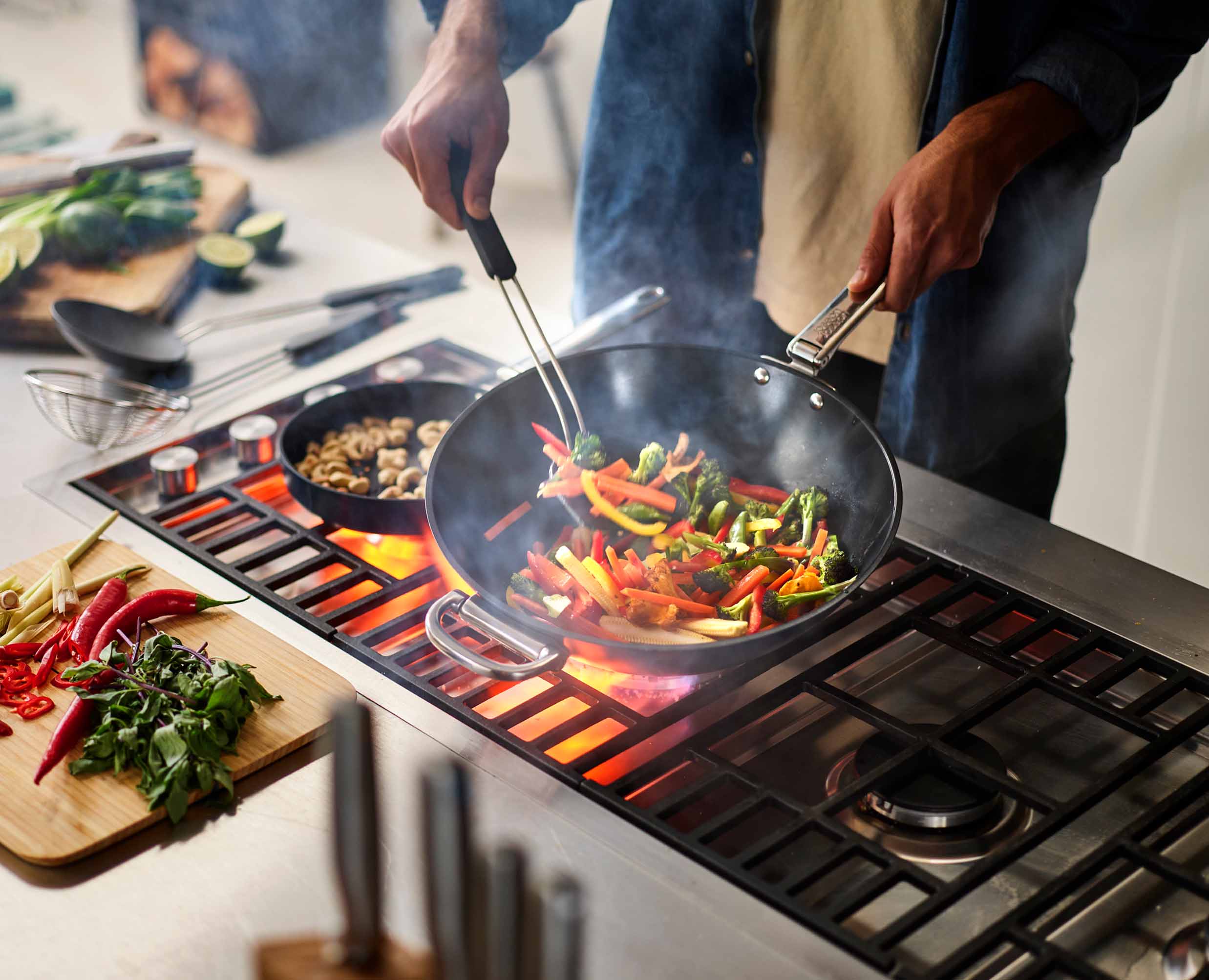 Space-saving Wok &amp; Utensil Set - Image 2