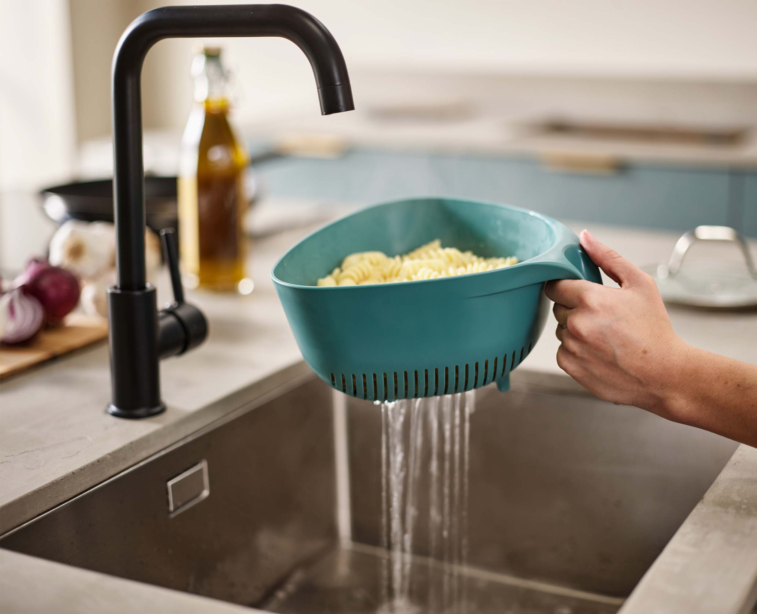 DUO Triangular Colander - 10548 - Image 3