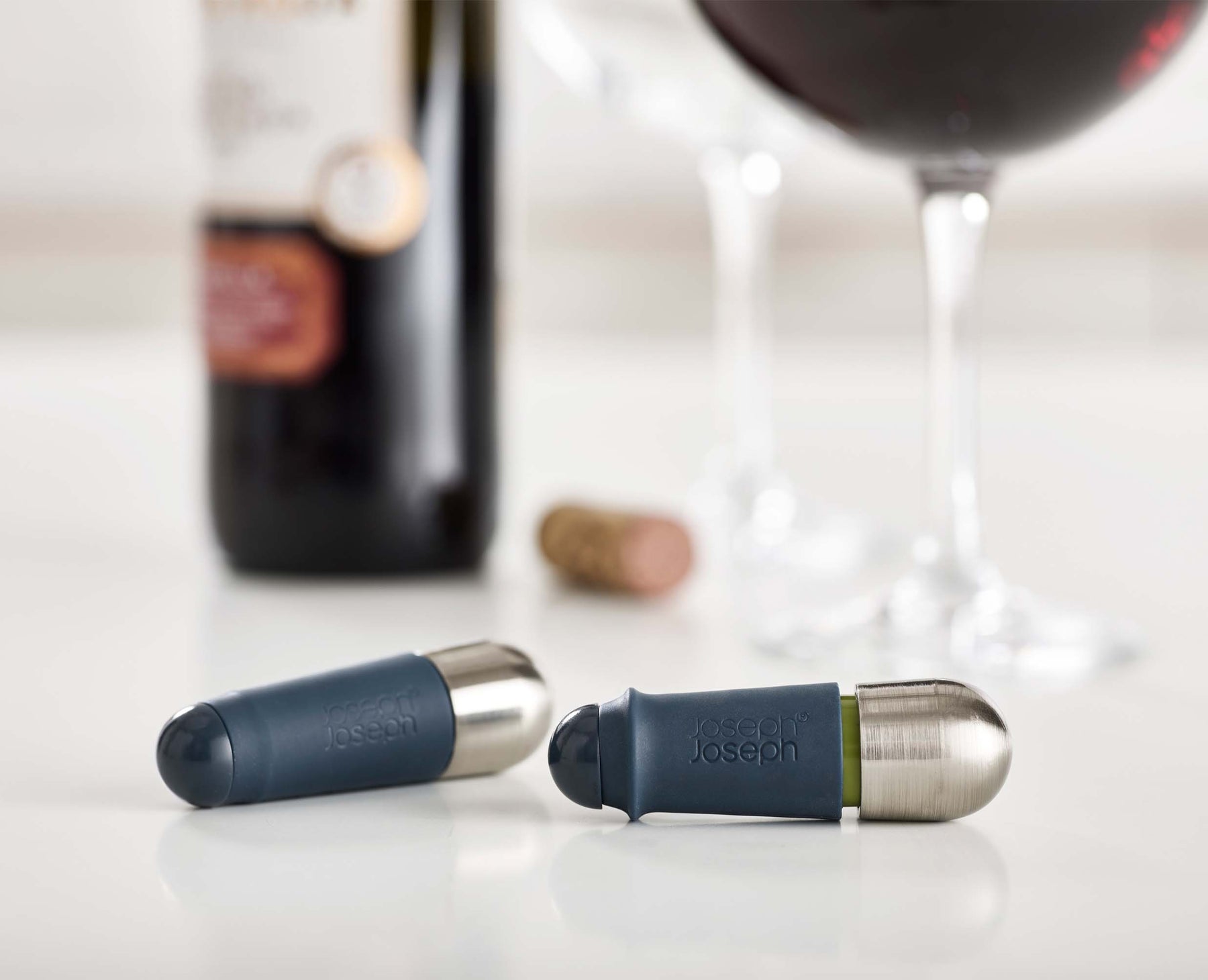 BarWise™ Twist-lock Wine Stoppers - 20110 - Image 4