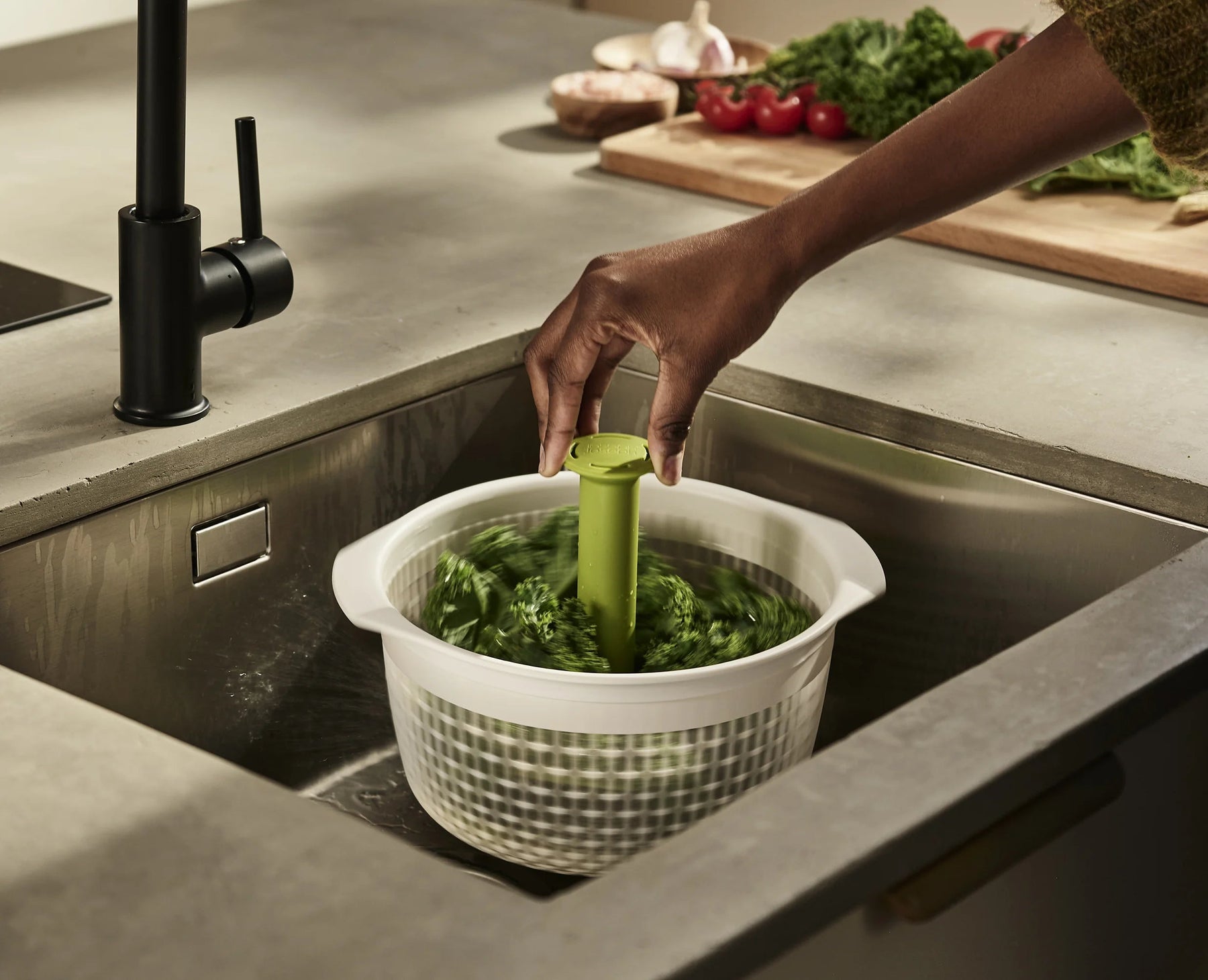 Spindola™ In-sink Salad-spinning Colander - 20185 - Image 3