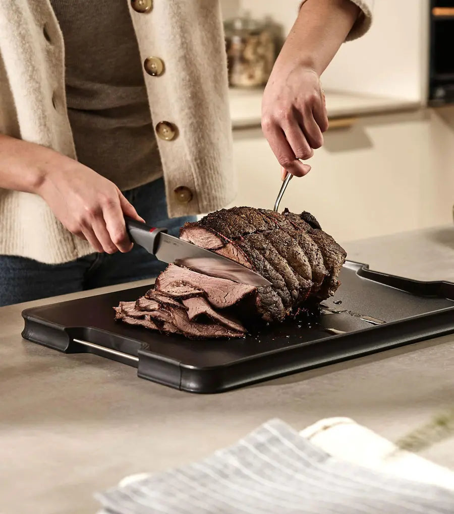 Cut&Carve™ Multi-function Chopping Board - Black | Joseph