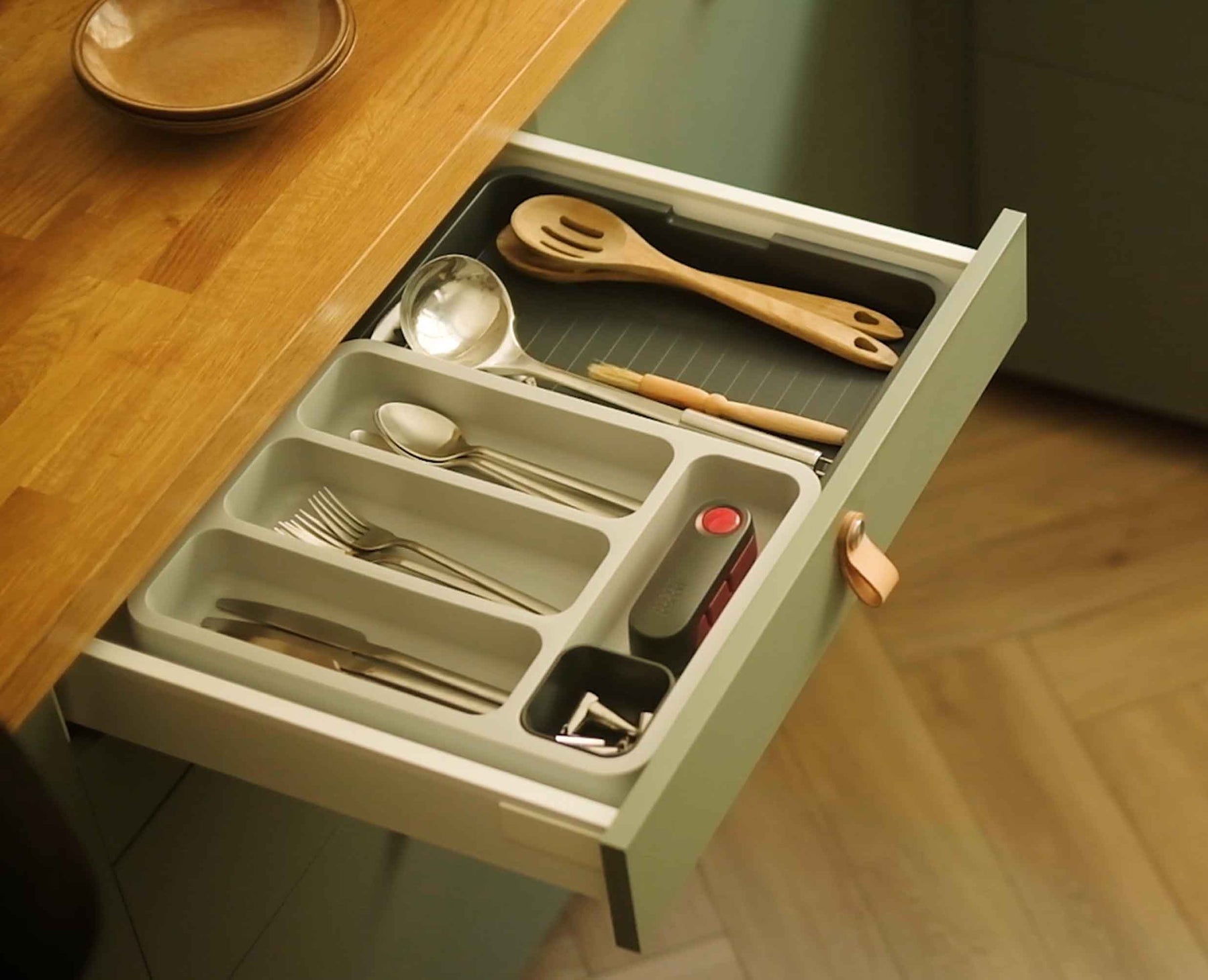 DrawerStore™ Grey Expandable Cutlery Tray