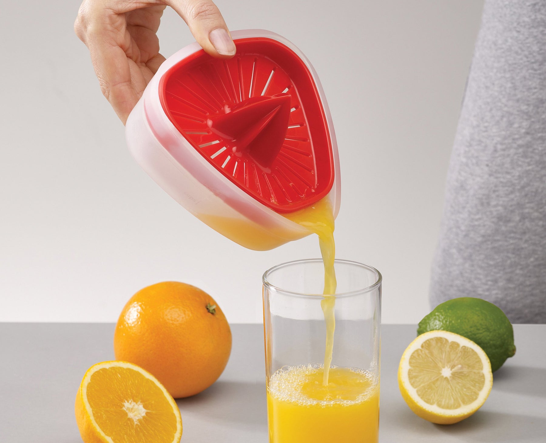 Duo Compact Juicer - Easy pouring